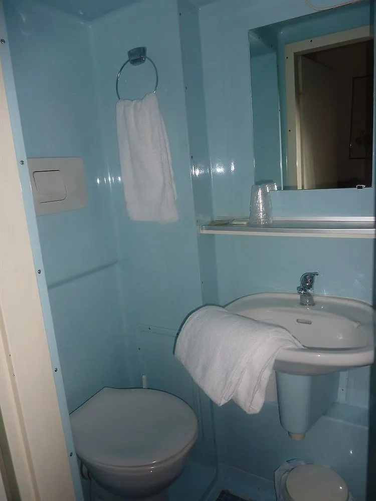 Otel Louvre 2*