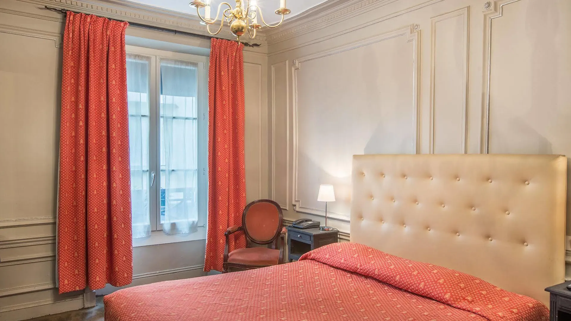 Louvre Otel Paris